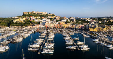 Procida Vela Cup 2024 Sabato in ottanta per la veleggiata alla “Barcolana” dell’Isola di Arturo