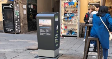 Arrivano 8 nuovi cestini “intelligenti” in via Toledo a Napoli